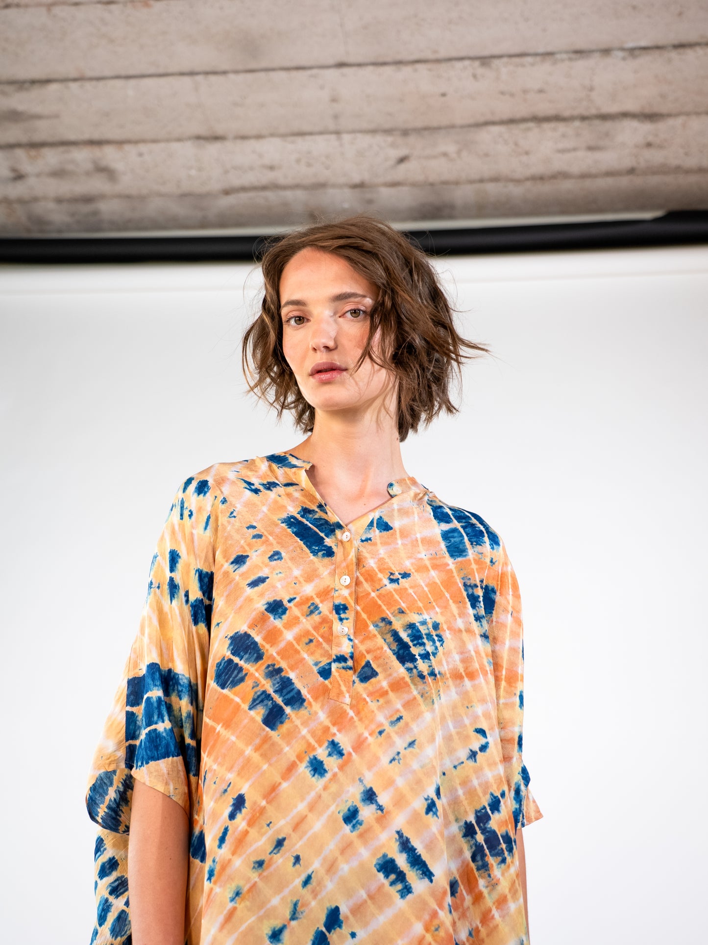 NOUS antwerp LORE silk KAFTAN cross indigo