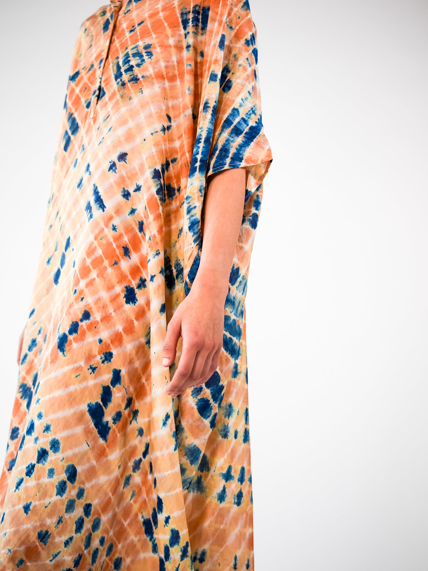 NOUS antwerp LORE silk KAFTAN cross indigo