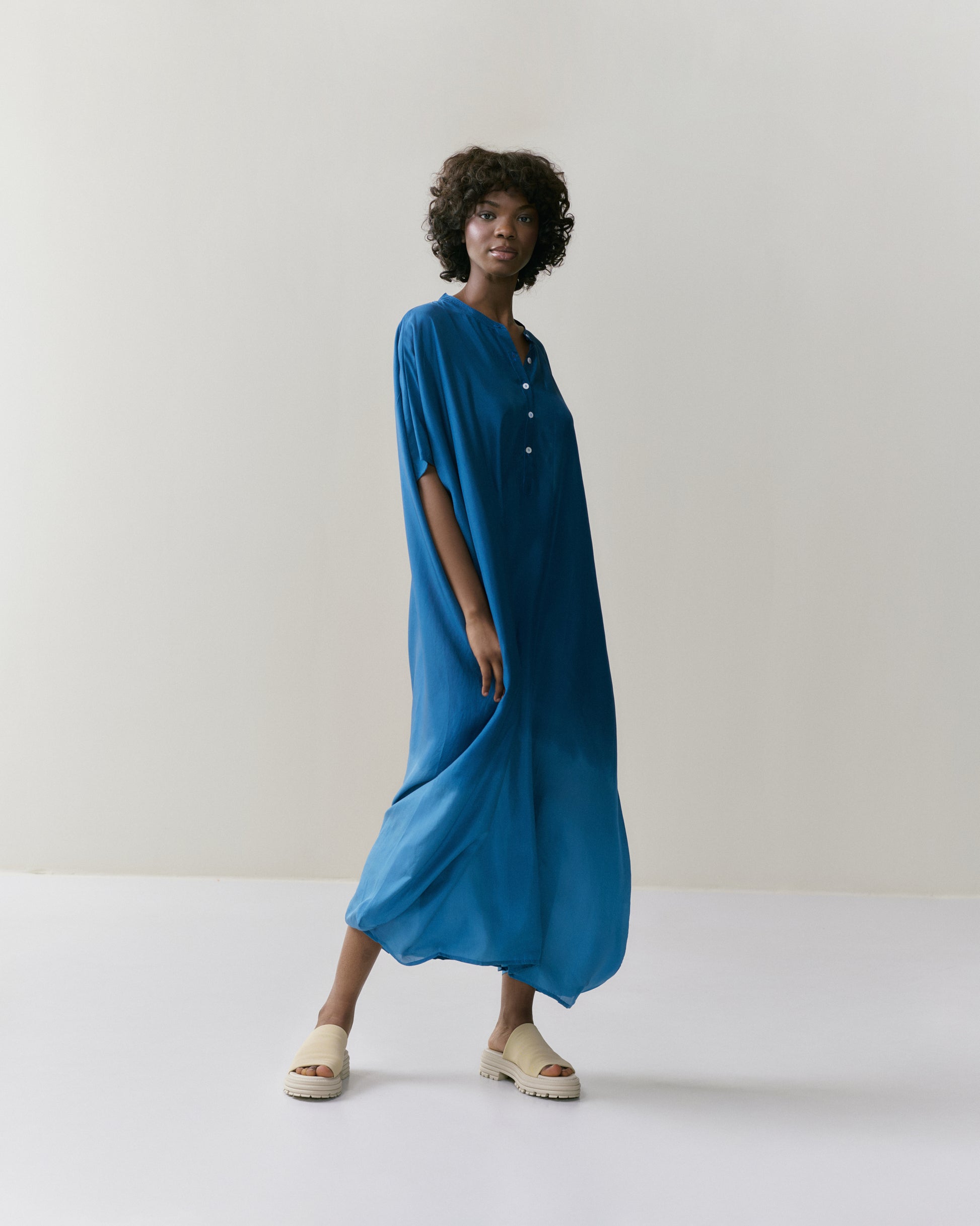 NOUS antwerp LORE KAFTAN degrade indigo