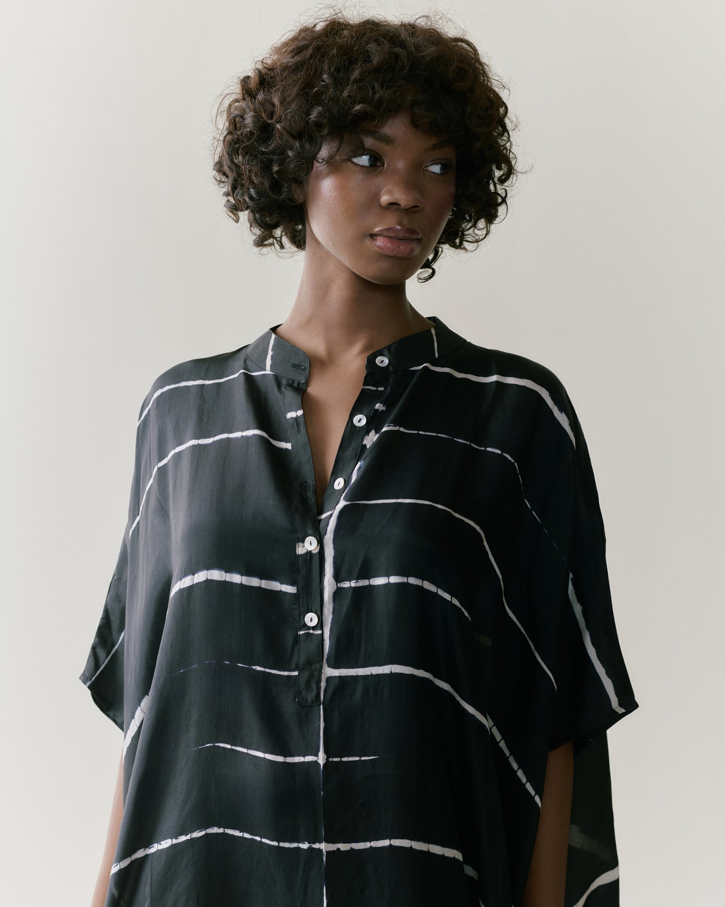 NOUS antwerp LORE silk KAFTAN ladder blackish