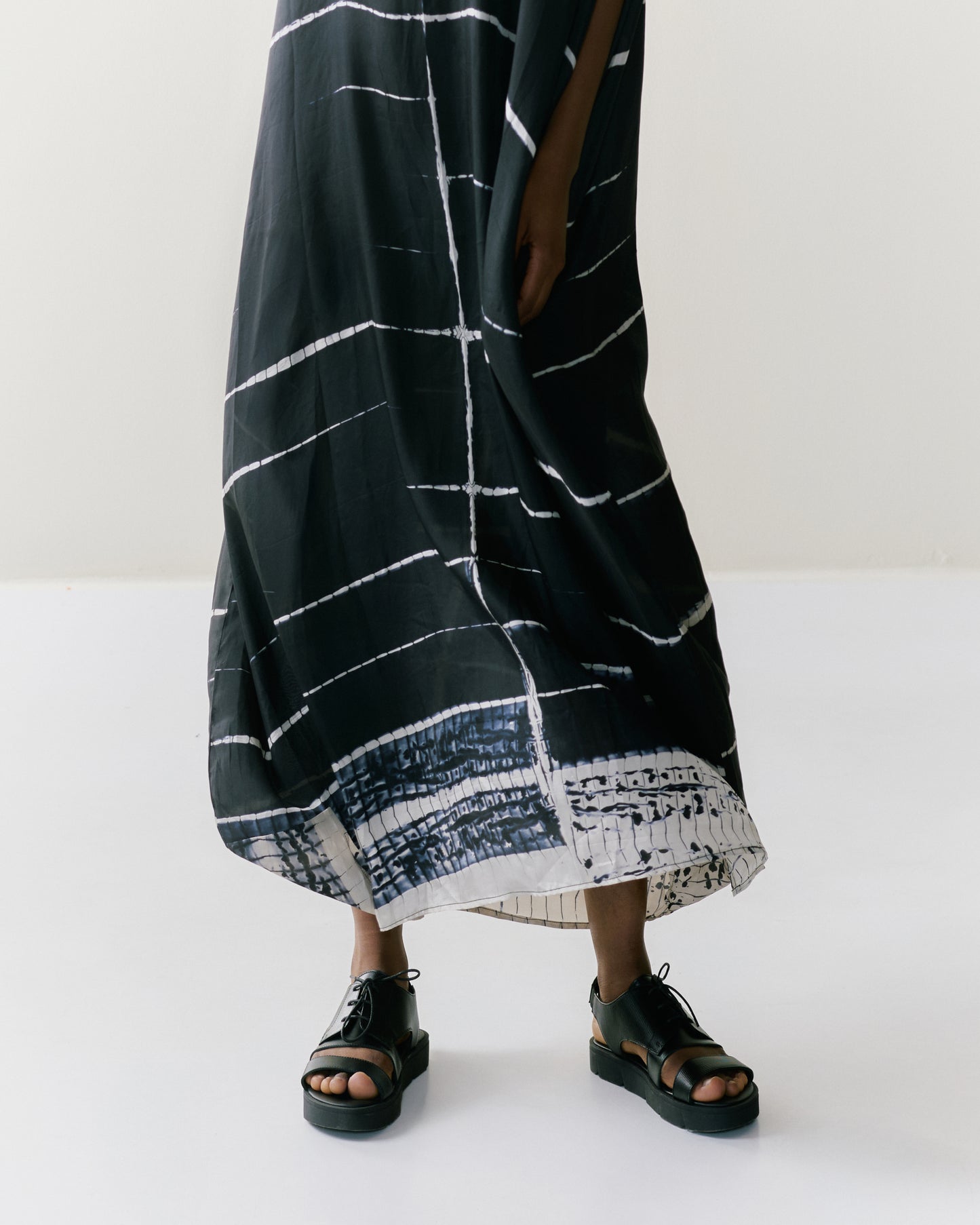 NOUS antwerp LORE silk KAFTAN ladder blackish