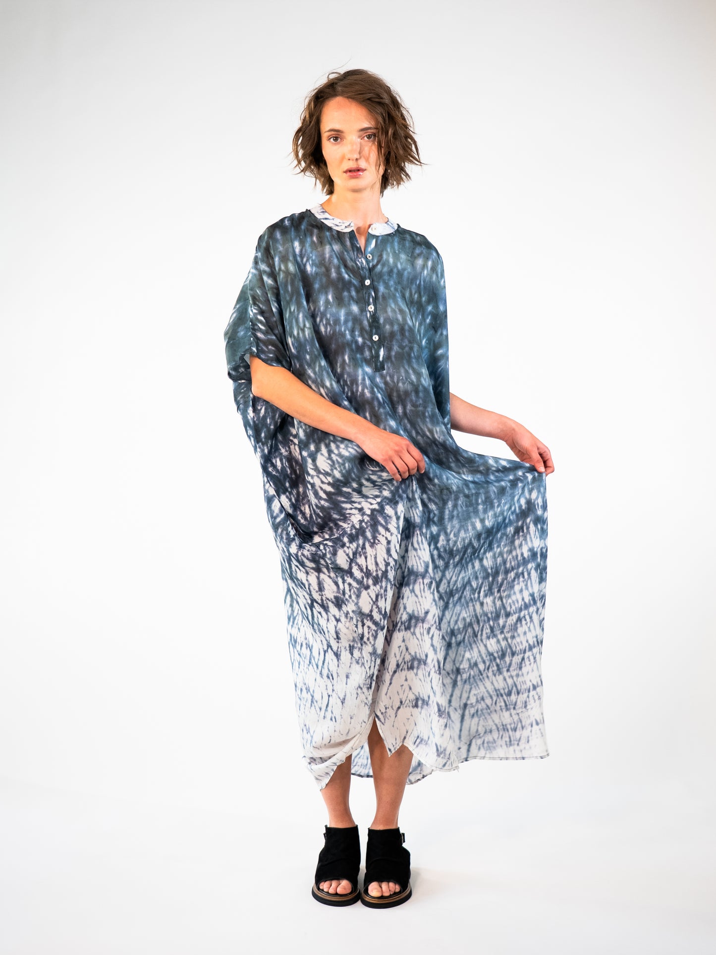 NOUS antwerp LORE silk KAFTAN waves slate