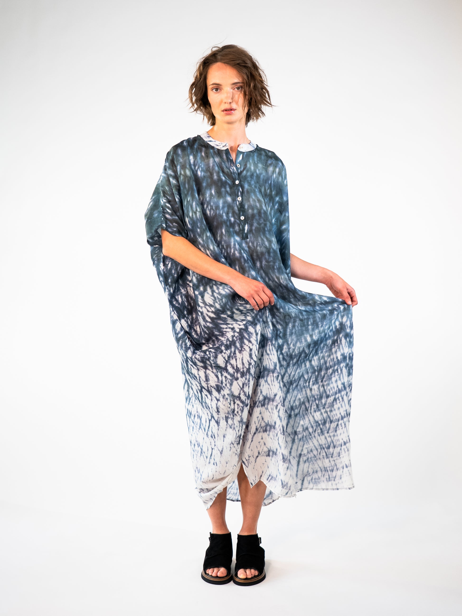 NOUS antwerp LORE silk KAFTAN waves slate