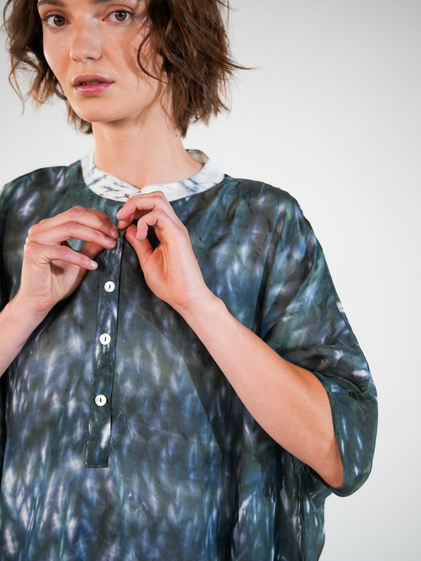 NOUS antwerp LORE silk KAFTAN waves slate